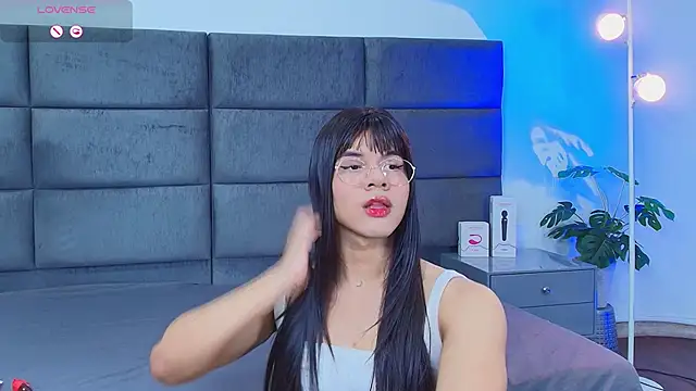 Snapshot of Slenna_Moon chatting on March 9, 2026, 11:09 pm Slenna Moon online show from March 9, 2026, 11:09 pm