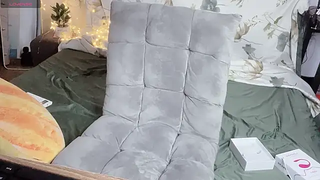 Snapshot of Jade-0906 chatting on November 4, 2025, 1:27 am Jade-0906 online show from November 4, 2025, 1:27 am