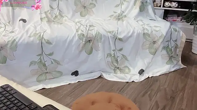 Snapshot of Jade-0906 chatting on November 25, 2025, 2:00 am Jade-0906 online show from November 25, 2025, 2:00 am