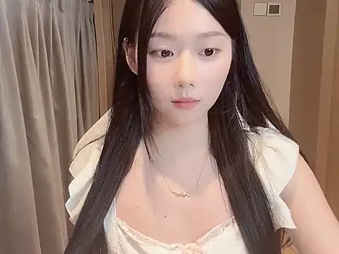 Snapshot of Makinghappymyself_ chatting on October 25, 2025, 12:45 pm Makinghappymyself online show from October 25, 2025, 12:45 pm