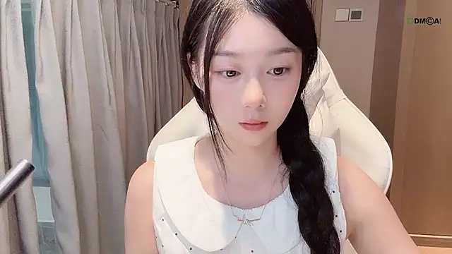 Snapshot of Makinghappymyself_ chatting on November 5, 2025, 7:30 am Makinghappymyself online show from November 5, 2025, 7:30 am