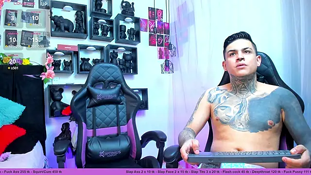 Sarahandzack online show from October 14, 2025, 4:41 pm