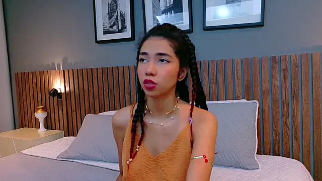 luna roja25 online show from September 25, 2025, 1:04 pm