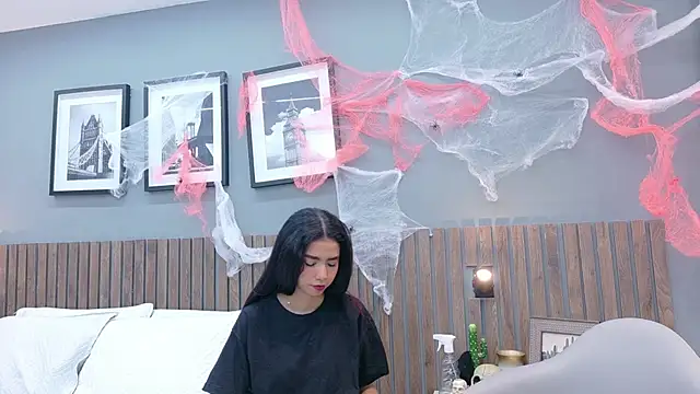 luna roja25 online show from October 15, 2025, 12:49 pm