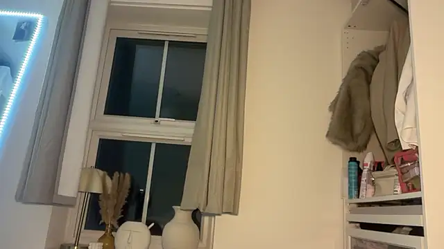 KayleeBella online show from November 19, 2025, 9:59 pm