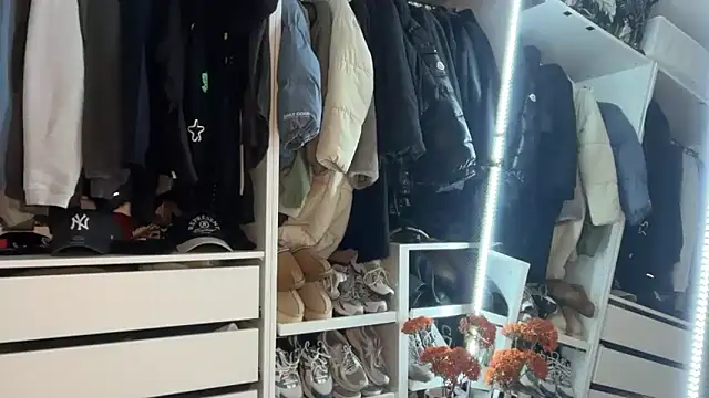 KayleeBella online show from February 15, 2026, 10:28 pm