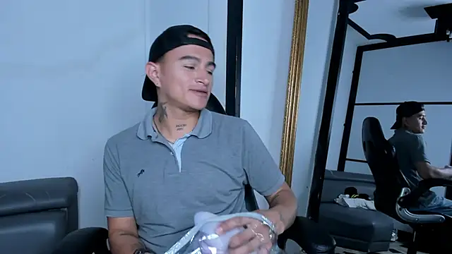 LiamDeep online show from October 3, 2025, 7:44 pm