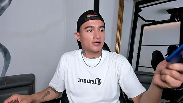 LiamDeep online show from October 4, 2025, 6:39 pm