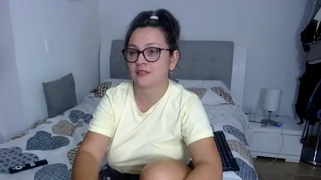 Snapshot of sophie_lopez1 chatting on February 18, 2026, 1:56 am sophie lopez1 online show from February 18, 2026, 1:56 am