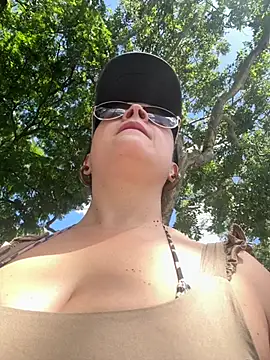 Snapshot of sophie_lopez1 chatting on June 27, 2026, 3:39 pm sophie lopez1 online show from June 27, 2026, 3:39 pm