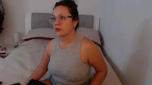 Snapshot of sophie_lopez1 chatting on July 20, 2026, 4:16 am sophie lopez1 online show from July 20, 2026, 4:16 am