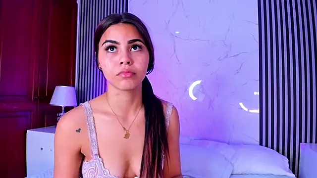 Snapshot of KimberlyLoren chatting on October 11, 2025, 9:13 pm KimberlyLoren online show from October 11, 2025, 9:13 pm