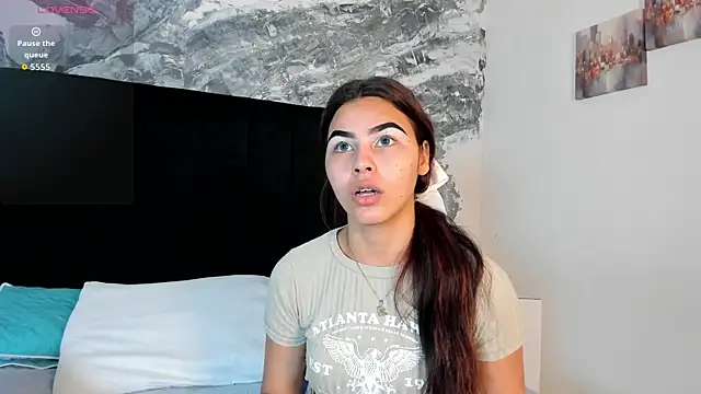 Snapshot of KimberlyLoren chatting on October 28, 2025, 1:36 pm KimberlyLoren online show from October 28, 2025, 1:36 pm