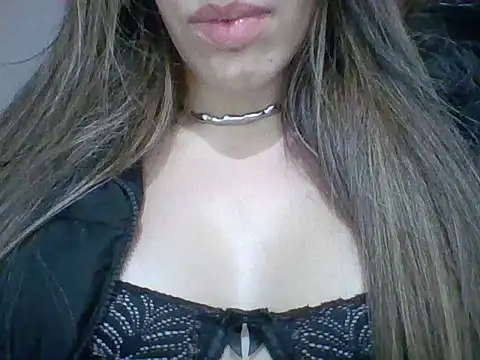 Snapshot of Yasleal chatting on June 25, 2026, 1:49 am Yasleal online show from June 25, 2026, 1:49 am