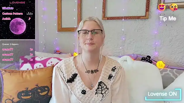 samanthamalichite online show from September 25, 2025, 2:43 pm