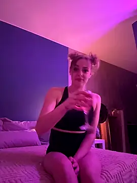 Snapshot of honeymoon111 chatting on November 20, 2025, 11:15 pm honeymoon111 online show from November 20, 2025, 11:15 pm