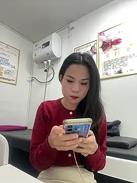 Baby-mmm online show from November 28, 2025, 11:46 am