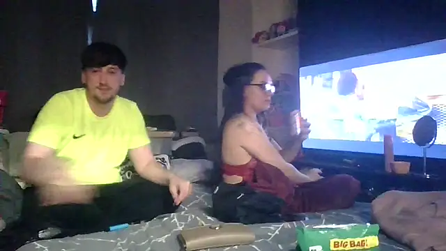 Snapshot of scottishcouple2002 chatting on October 10, 2025, 4:39 pm scottishcouple2002 online show from October 10, 2025, 4:39 pm