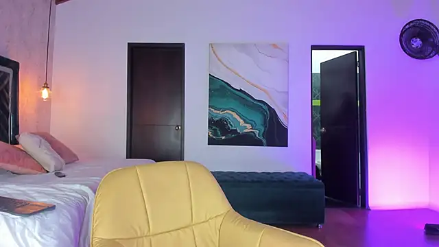 Snapshot of Sofi_Moreno chatting on September 12, 2025, 12:27 pm Sofi Moreno online show from September 12, 2025, 12:27 pm