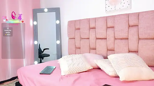 Snapshot of Kitty_Rose__ chatting on December 17, 2025, 7:09 pm Kitty Rose online show from December 17, 2025, 7:09 pm