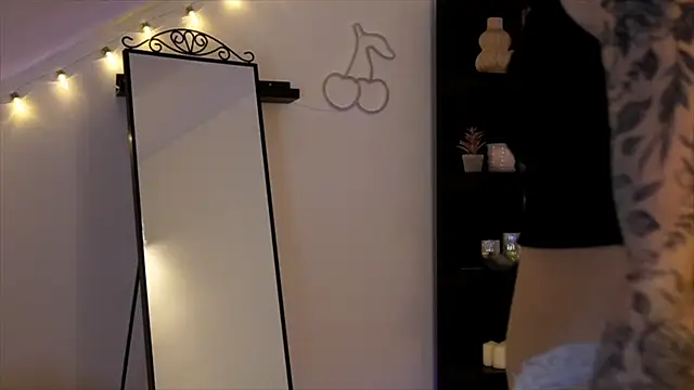 Snapshot of Naomii20__ chatting on October 31, 2025, 2:18 pm Naomii20 online show from October 31, 2025, 2:18 pm