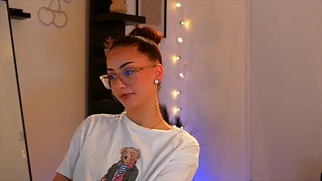 Snapshot of Naomii20__ chatting on November 7, 2025, 2:39 pm Naomii20 online show from November 7, 2025, 2:39 pm