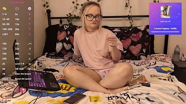 xxNaughtyNicolexx online show from September 24, 2025, 10:13 pm