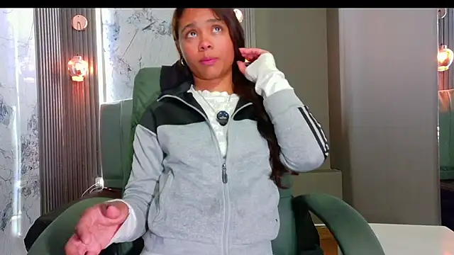 Snapshot of Kristall_06 chatting on November 23, 2025, 2:33 am Kristall 06 online show from November 23, 2025, 2:33 am