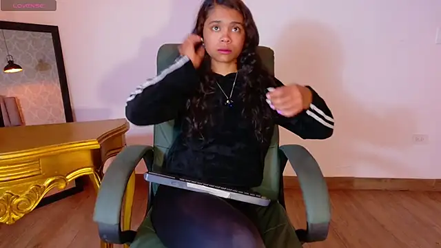 Snapshot of Kristall_06 chatting on December 20, 2025, 3:57 am Kristall 06 online show from December 20, 2025, 3:57 am