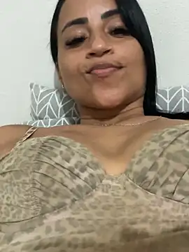 Snapshot of Katianesantos chatting on October 11, 2025, 10:08 pm Katianesantos online show from October 11, 2025, 10:08 pm