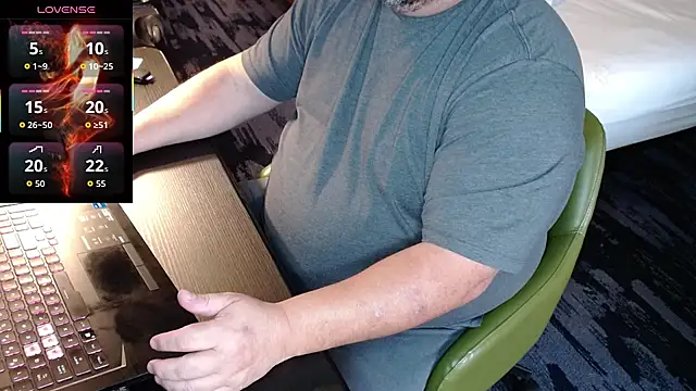 Snapshot of big_teddy98 chatting on October 11, 2025, 6:06 pm big teddy98 online show from October 11, 2025, 6:06 pm