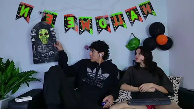 Snapshot of Laura_and_Kevin chatting on October 7, 2025, 3:31 pm Laura and Kevin online show from October 7, 2025, 3:31 pm