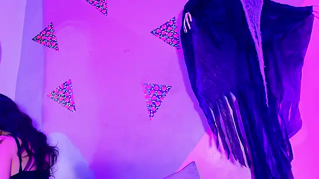 Snapshot of Laura_and_Kevin chatting on October 27, 2025, 1:37 pm Laura and Kevin online show from October 27, 2025, 1:37 pm