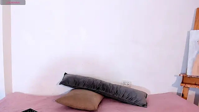 Snapshot of Lia_Rousse0 chatting on October 8, 2025, 7:11 pm Lia Rousse0 online show from October 8, 2025, 7:11 pm