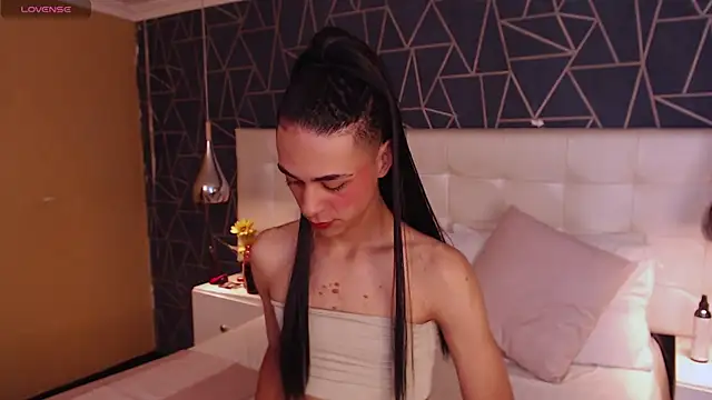 lexiiBoling online show from September 17, 2025, 3:08 am