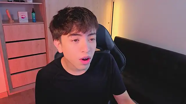 Snapshot of onlinenico chatting on October 8, 2025, 8:06 pm onlinenico online show from October 8, 2025, 8:06 pm