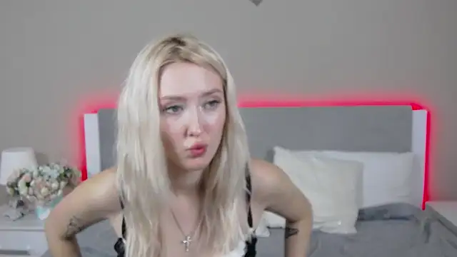 Snapshot of MarianeSun chatting on October 7, 2025, 4:09 am MarianeSun online show from October 7, 2025, 4:09 am