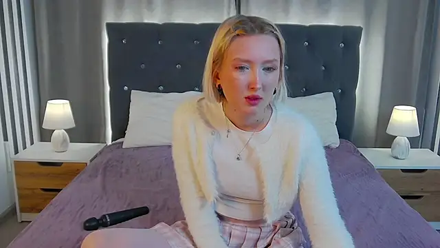 MarianeSun online show from December 3, 2025, 4:09 am