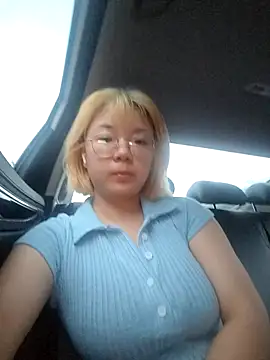 Snapshot of E-cup2 chatting on October 4, 2025, 10:24 am E-cup2 online show from October 4, 2025, 10:24 am