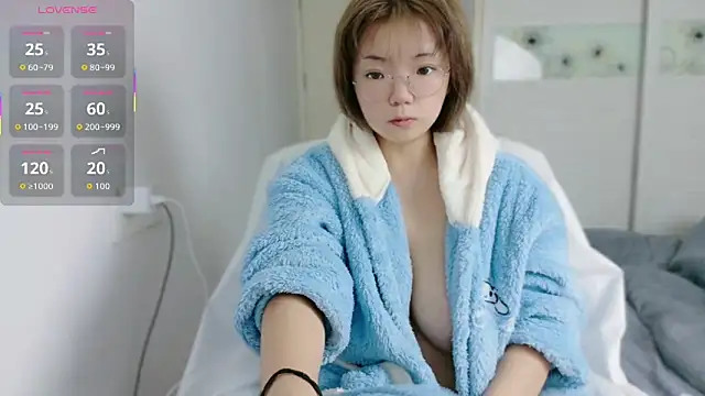 Snapshot of E-cup2 chatting on November 9, 2025, 11:52 am E-cup2 online show from November 9, 2025, 11:52 am