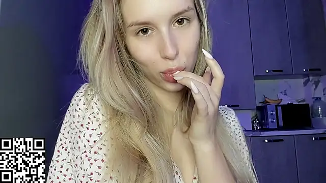 Snapshot of ElysiaXo chatting on October 12, 2025, 11:59 pm ElysiaXo online show from October 12, 2025, 11:59 pm