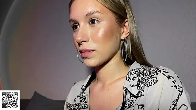 Snapshot of ElysiaXo chatting on October 22, 2025, 9:36 pm ElysiaXo online show from October 22, 2025, 9:36 pm