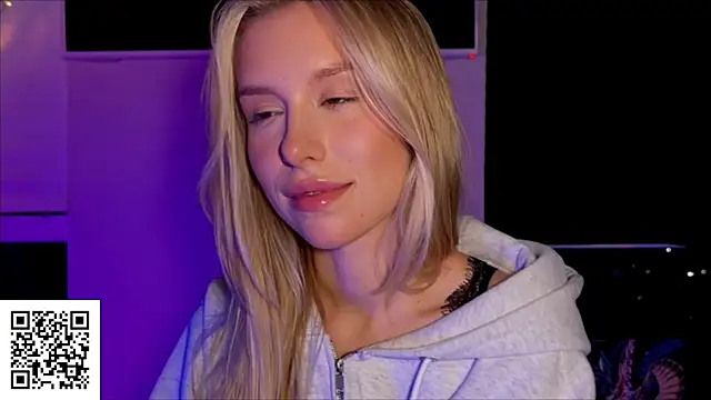 Snapshot of ElysiaXo chatting on November 6, 2025, 10:21 pm ElysiaXo online show from November 6, 2025, 10:21 pm