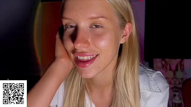 Snapshot of ElysiaXo chatting on November 9, 2025, 11:03 pm ElysiaXo online show from November 9, 2025, 11:03 pm