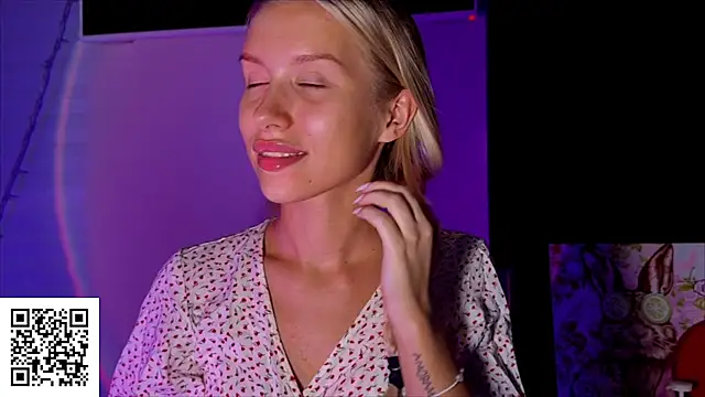 Snapshot of ElysiaXo chatting on November 10, 2025, 10:42 pm ElysiaXo online show from November 10, 2025, 10:42 pm