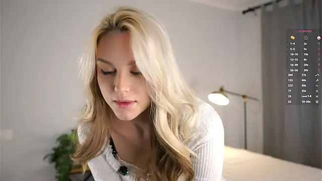 Snapshot of CherieSprinzl chatting on October 27, 2025, 6:06 am CherieSprinzl online show from October 27, 2025, 6:06 am