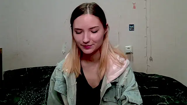 Snapshot of _kikiclark__ chatting on October 12, 2025, 8:41 pm kikiclark online show from October 12, 2025, 8:41 pm