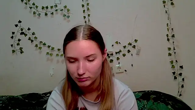 Snapshot of _kikiclark__ chatting on November 13, 2025, 8:52 pm kikiclark online show from November 13, 2025, 8:52 pm