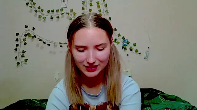  kikiclark   online show from November 23, 2025, 8:52 pm