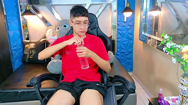 Snapshot of Kygo_Williams chatting on September 19, 2025, 2:18 pm Kygo Williams online show from September 19, 2025, 2:18 pm